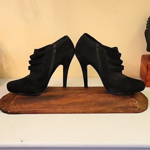 Jessica Simpson Black Booties - Picture 1 of 7